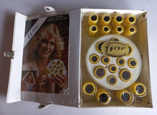 Jetset boiling water instant hair curlers. Kookwaterkitshaarkrullers
