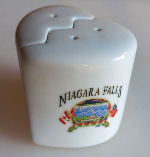 Niagra falls salt and pepper shaker