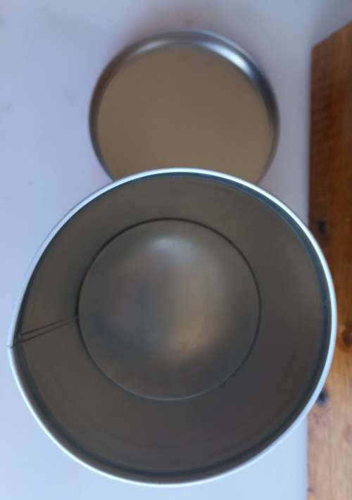 Bakers original red label tin