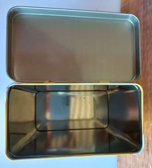 Tennis biscuit tin