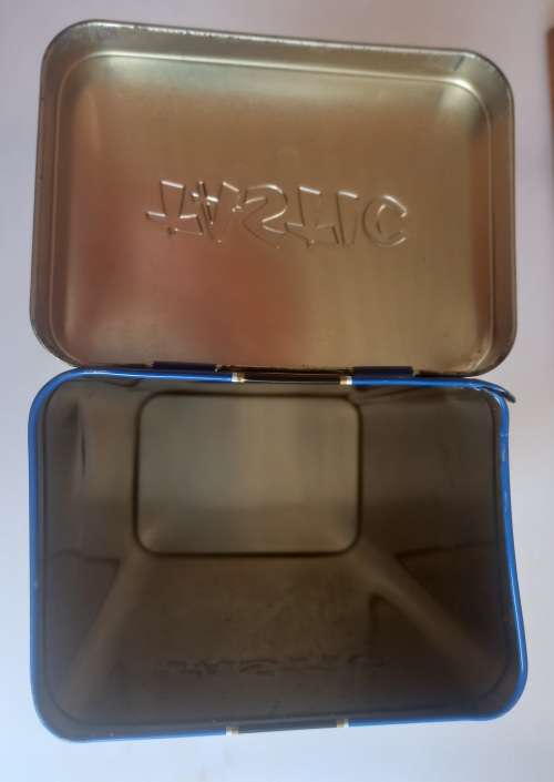 Tastic bonnet tin