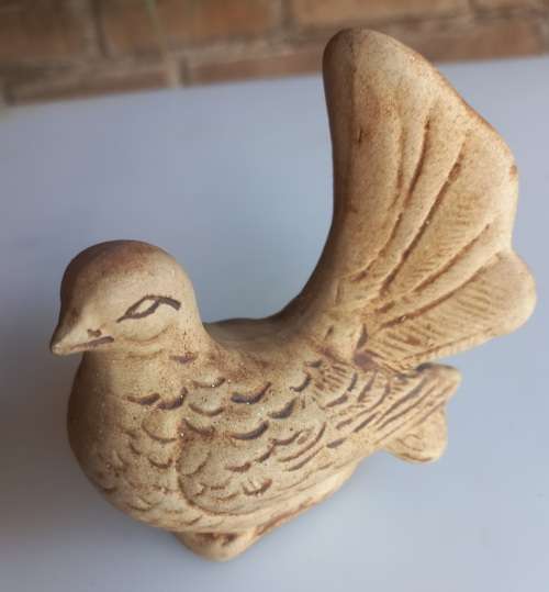 Pigeon figurine