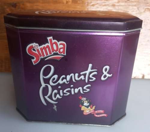 Simba peanuts & raisins tin