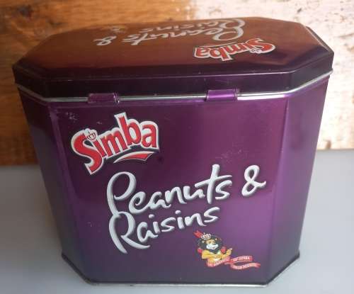 Simba peanuts & raisins tin