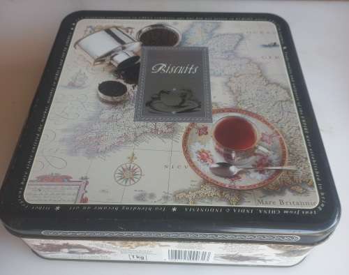 Pyotts biscuits tin