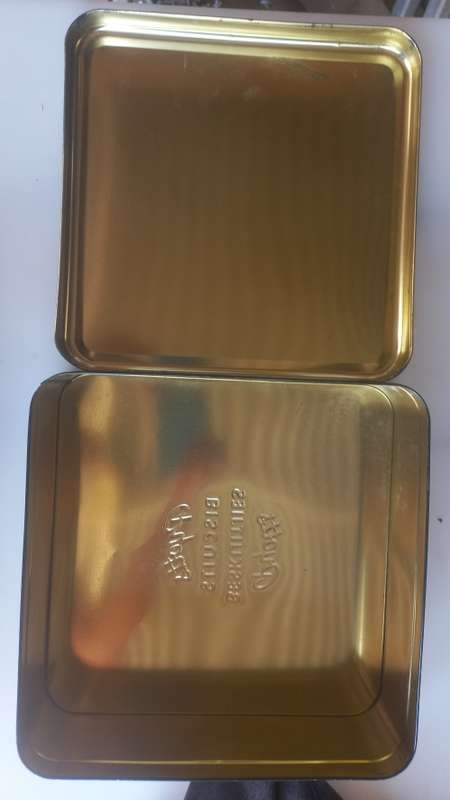 Pyotts biscuits tin