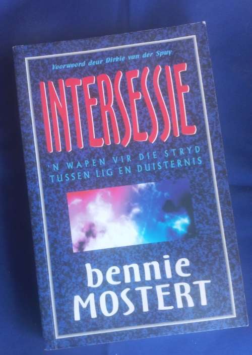 Intersessie deur Bennie Mostert