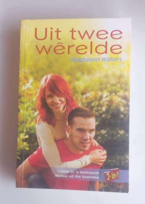 Uit twee werelde deur Magdaleen Walters