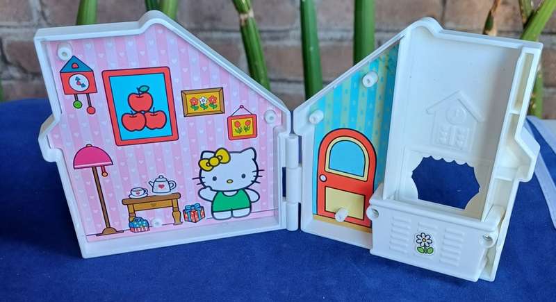 McDonalds hello kitty house
