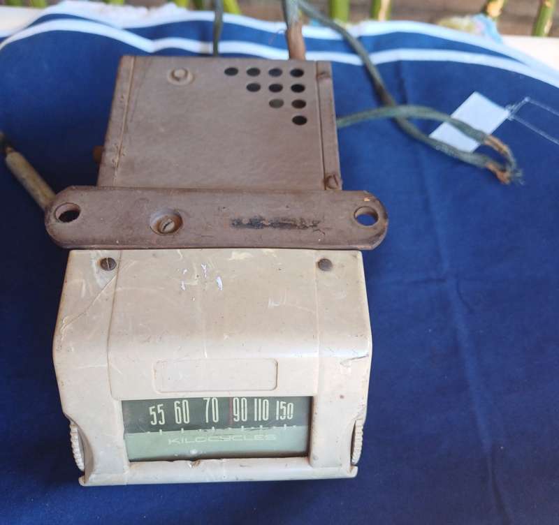 Vintage car radio and speaker for spares or repairs