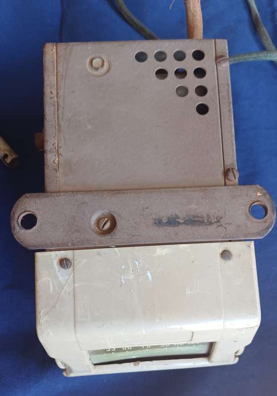 Vintage car radio and speaker for spares or repairs