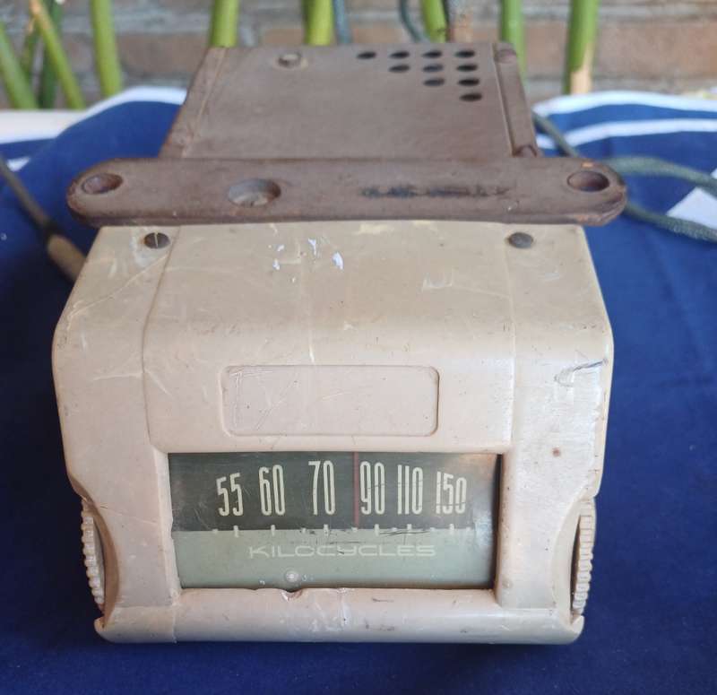 Vintage car radio and speaker for spares or repairs