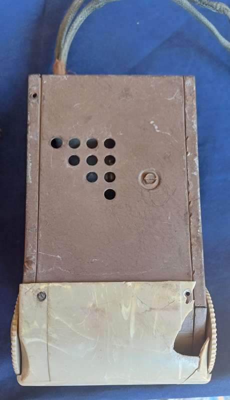 Vintage car radio and speaker for spares or repairs