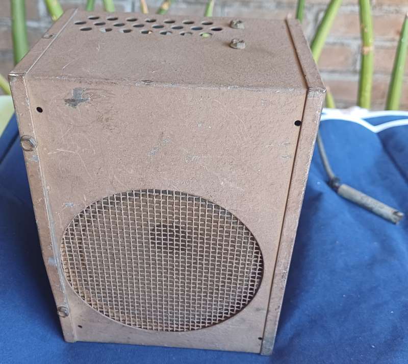 Vintage car radio and speaker for spares or repairs
