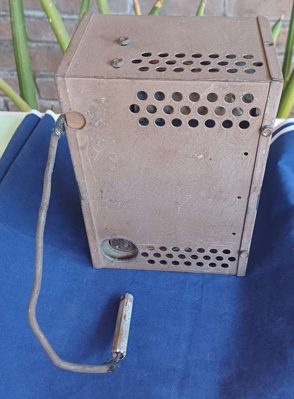 Vintage car radio and speaker for spares or repairs