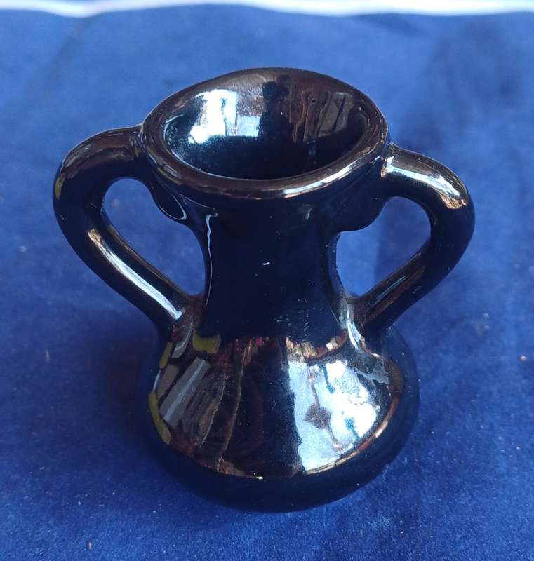 Small vase ornament