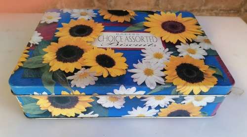 Bakers choice assorted biscuits tin