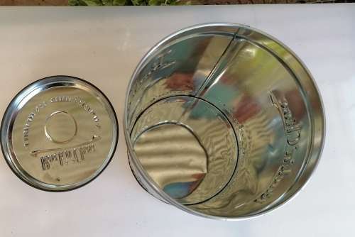 Rock n Choc tin