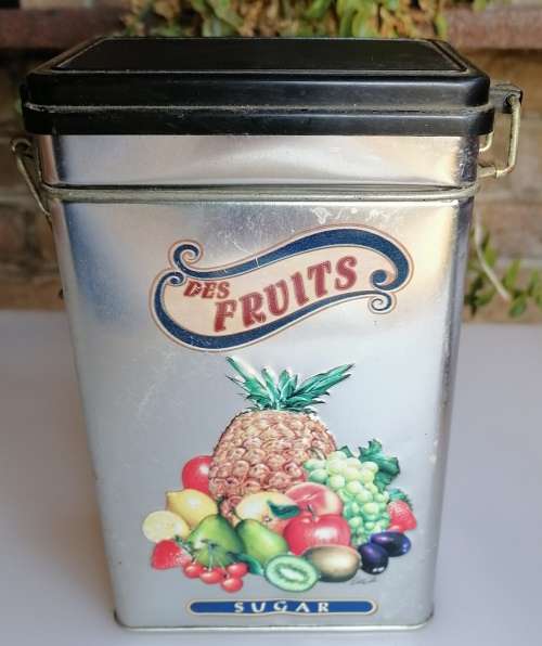 Des Fruits tin