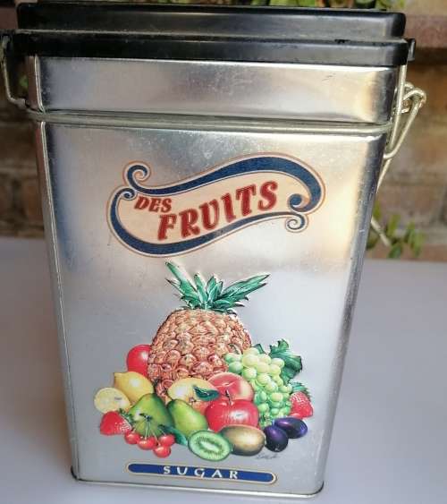 Des Fruits tin