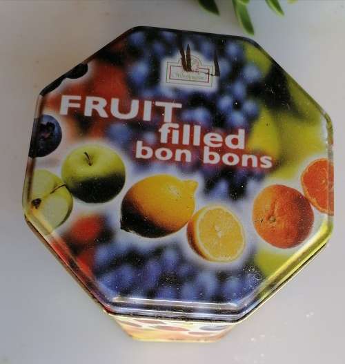 Fruit filled bon bons tin