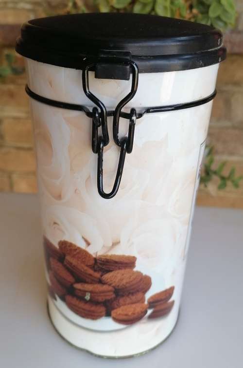 Romany creams tin