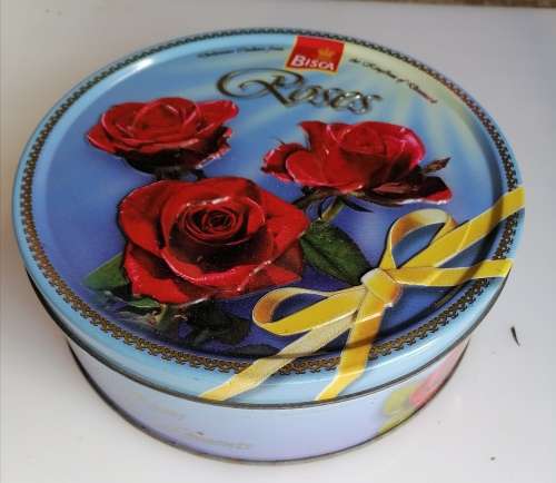Bisca roses tin