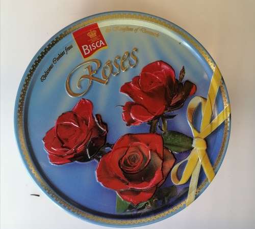 Bisca roses tin
