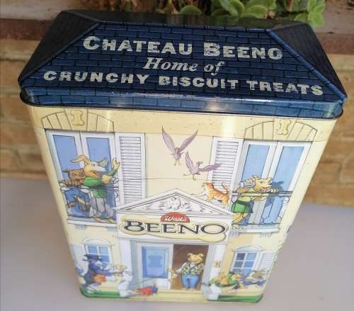 Beeno biscuit tin
