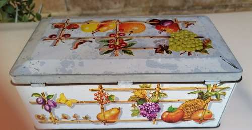 Vintage Bakers Ltd tin