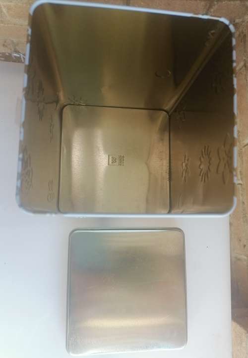 Woolworths soetkoekies tin