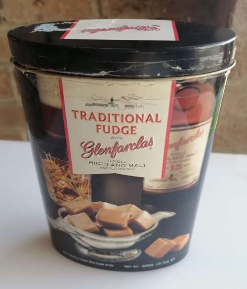 Tradiotional fudge with Glenfarclas tin