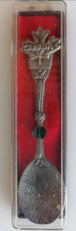Canada souvenir spoon in box