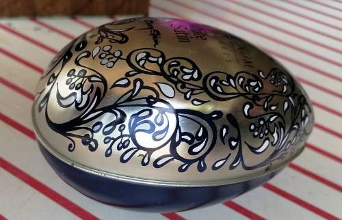Platinum Pleasures White Satin tin