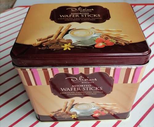 Dilicious biscuits tin