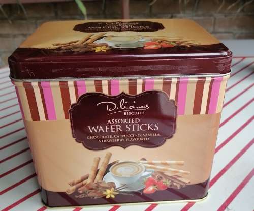 Dilicious biscuits tin