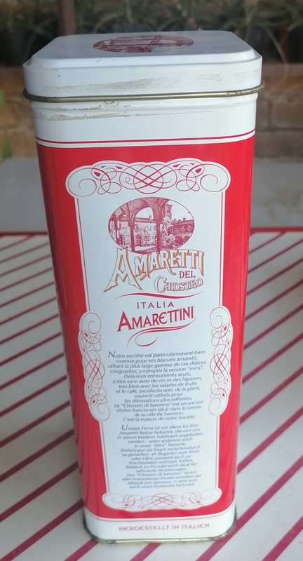 Amarettini cookie tin