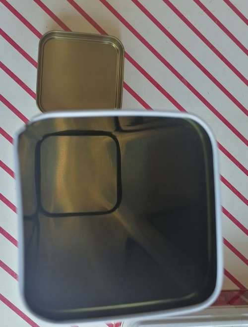 Amarettini cookie tin