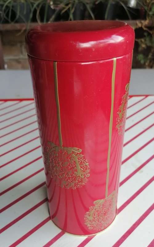 Chocolate enrobed toffees tin