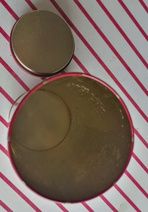 Chocolate enrobed toffees tin
