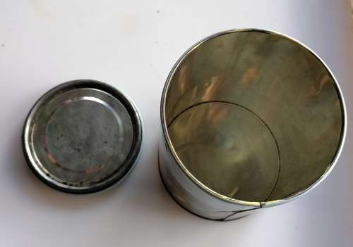 Tudor tea tin
