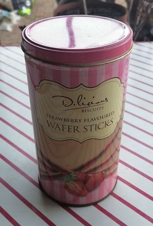 D. Licious wafer sticks tin