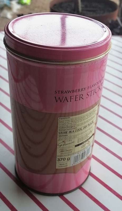 D. Licious wafer sticks tin