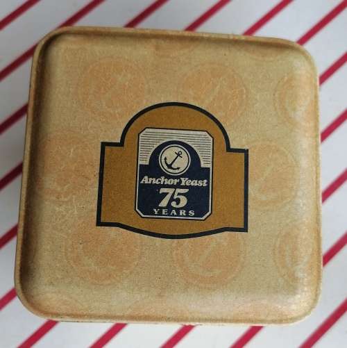 Anchor yeast tin