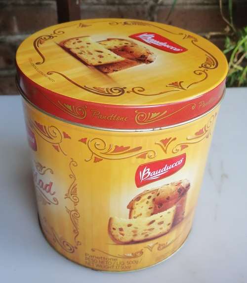 Bauducco tin
