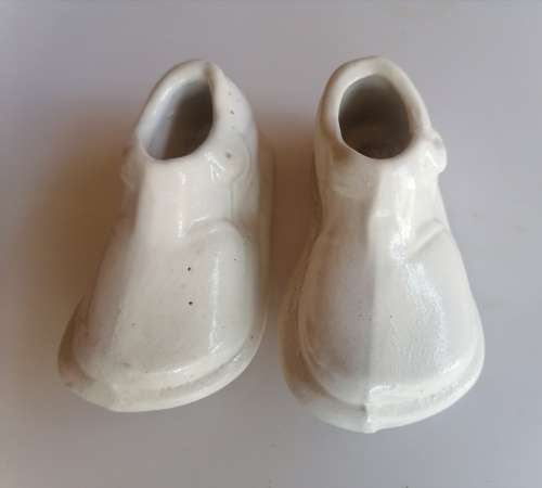2 Small ornamental shoes