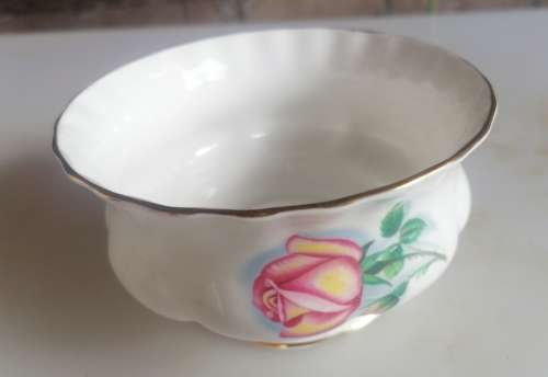 Royal Albert bone china England: Milk jug and sugar bowl