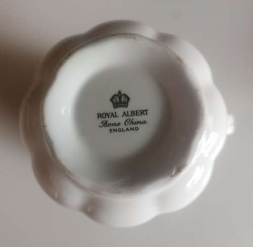 Royal Albert bone china England: Milk jug and sugar bowl