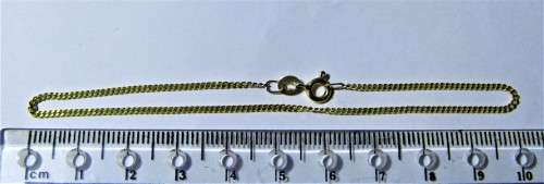 9ct Diamond Cut Curb Chain Bracelet, 20cm Long, weighing 1.2g.