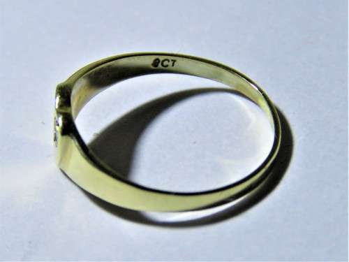 9ct Heart Shaped Signet Ring Set With a Small Diamond. 1.3g Excellent Condition.